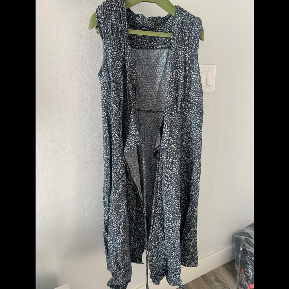 GAP Maternity Long  cheetah vest